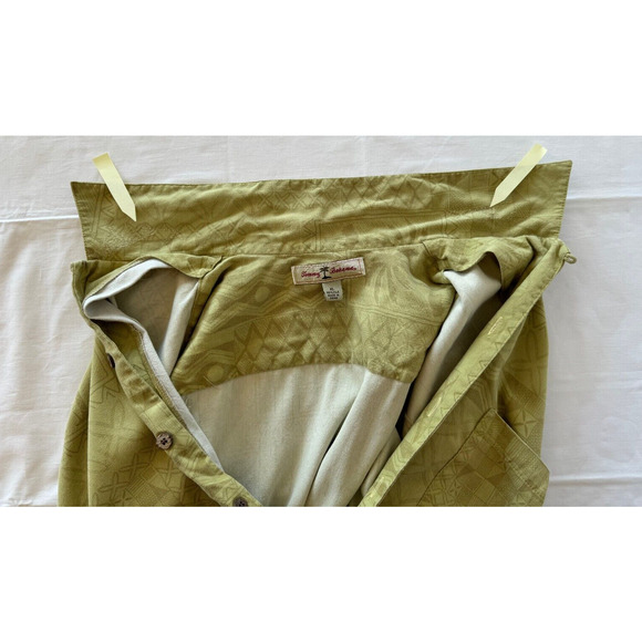 Tommy Bahama XL Silk Solid Yellow Green Tiki Print Shirt Camp Relaxed Fit S/S - Picture 4 of 6